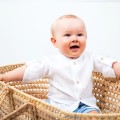 Biała koszula dziecięca z kołnierzykiem