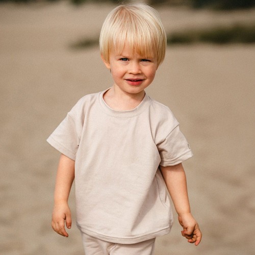 T-shirt dziecięcy beżowy oversize