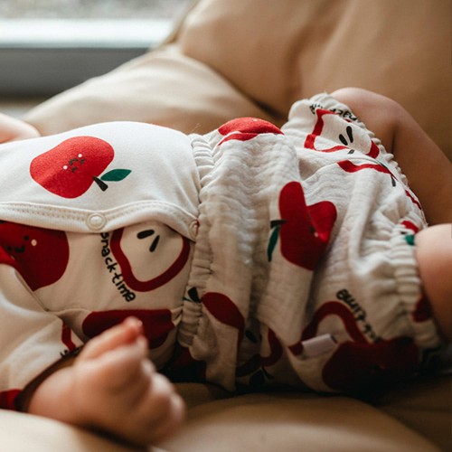 Bloomersy niemowlęce ecru w jabłuszka