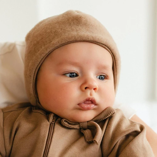 Czapka wiązana merino karmelowa