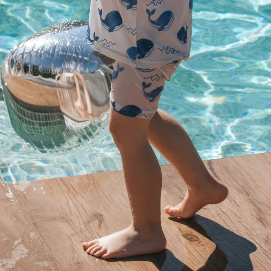 UV shorts ecru with blue whales