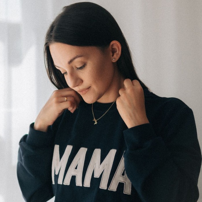 Bluza z napisem MAMA granatowa z beżowym haftem