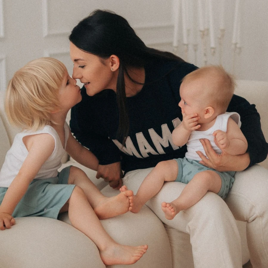 Bluza dla mamy z napisem MAMA granatowa z beżowym haftem