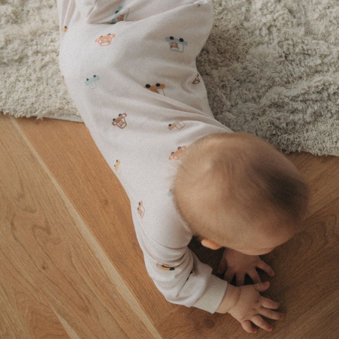 pajacyk dla niemowląt ecru w misie