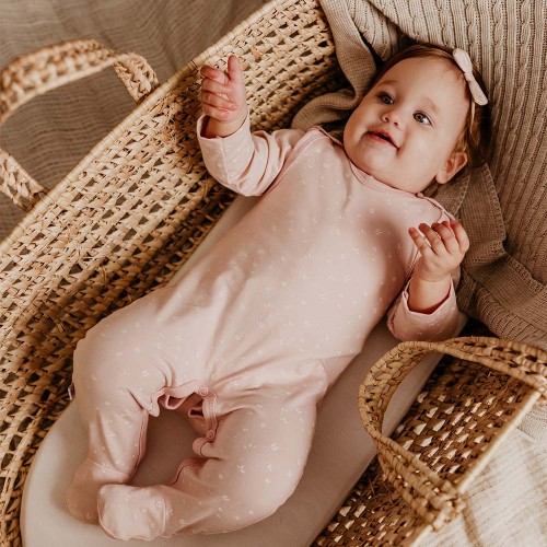 Śpioch niemowlęcy różowy w kwiatuszki