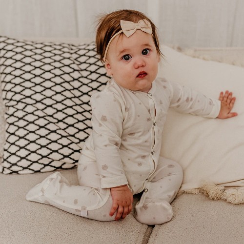 Baby sleepsuit with teddy bears pattern ecru