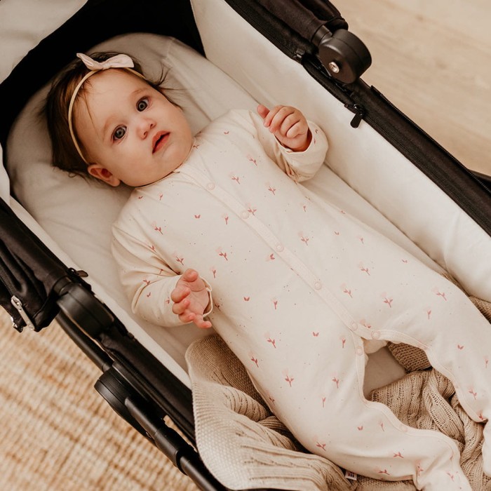 Baby sleepsuit with flower pattern ecru