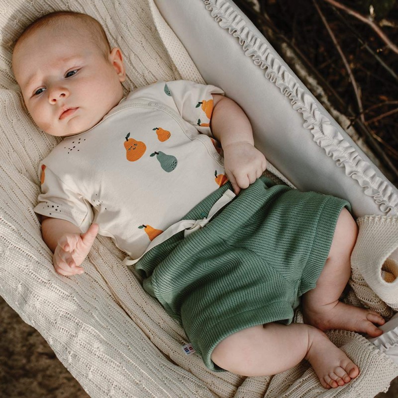 Body dziecięce kopertowe ecru w gruszki