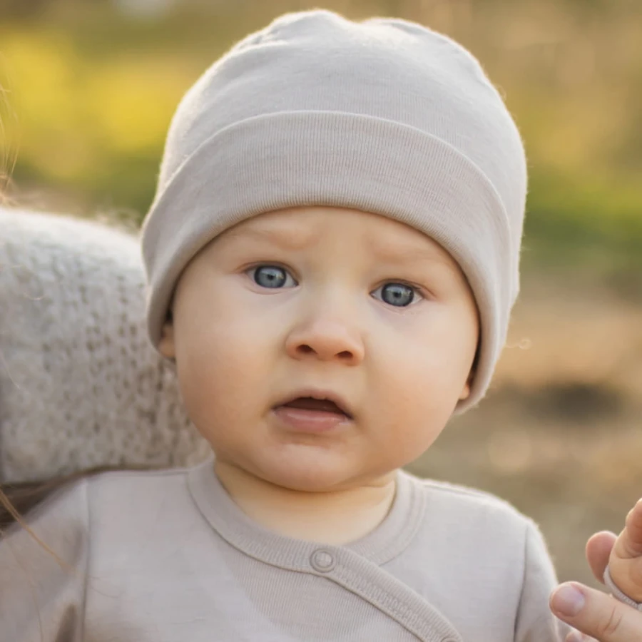 Beanie from merino wool beige